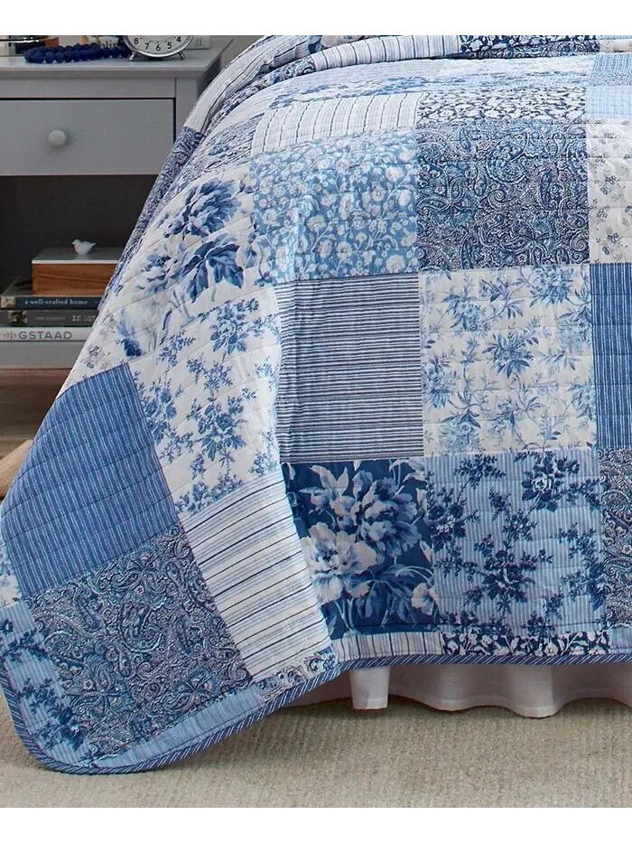 Наборы одеял в стиле пэчворк с рисунком пейсли Laura Ashley — изображение 5 из 7, яркий синий
