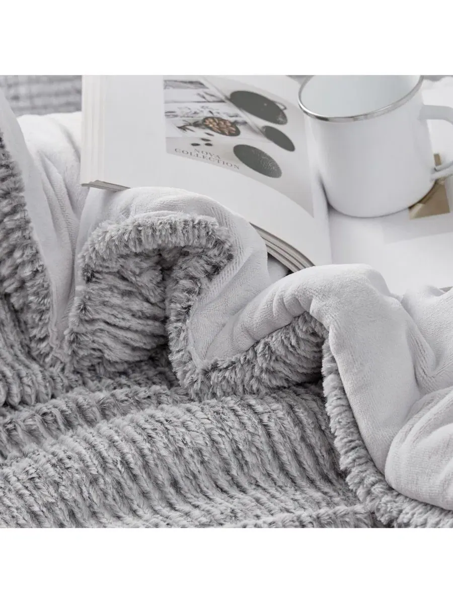 Одеяло-комфортер Glacier Frost Oversized Comforter Set Coma Inducer — изображение 4 из 4, серый