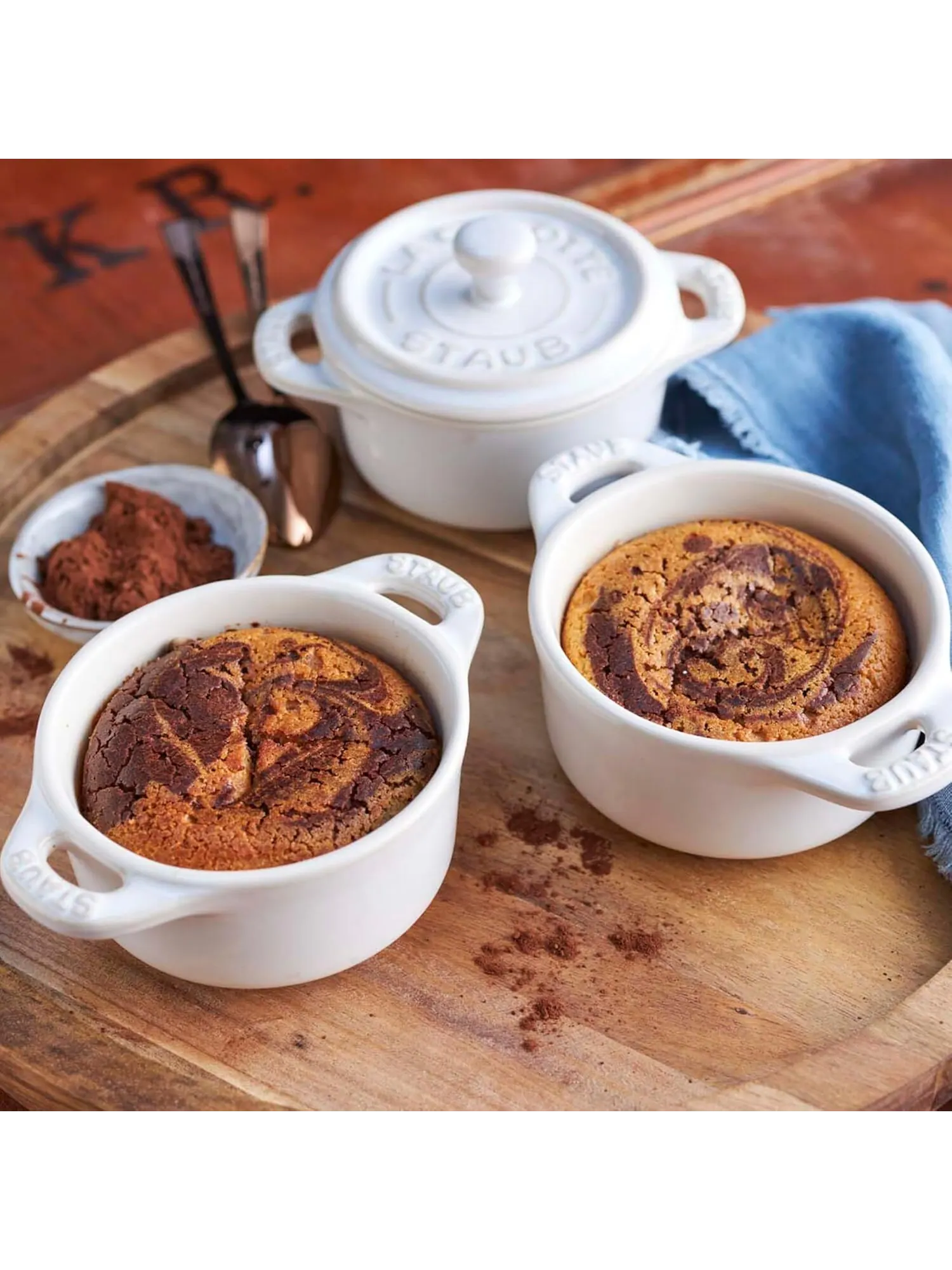 Набор кокотниц Staub Mini Round Ceramic, 3 предмета, 10 см, 0.25 л — изображение 4 из 6, белый