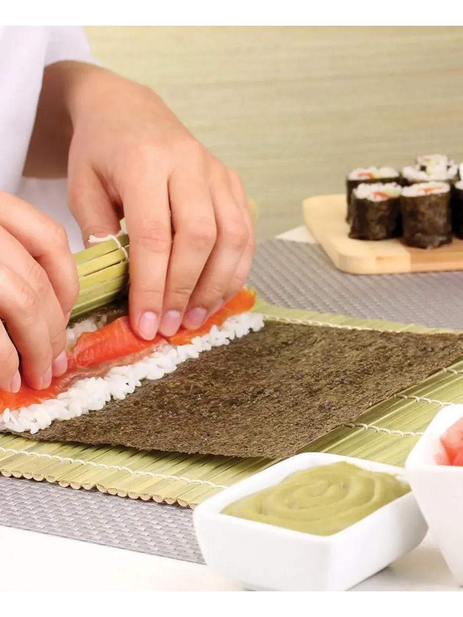 Набор для приготовления суши от Helen's Asian Kitchen включает 2 коврика для суши, 2 лопатки для — изображение 5 из 6