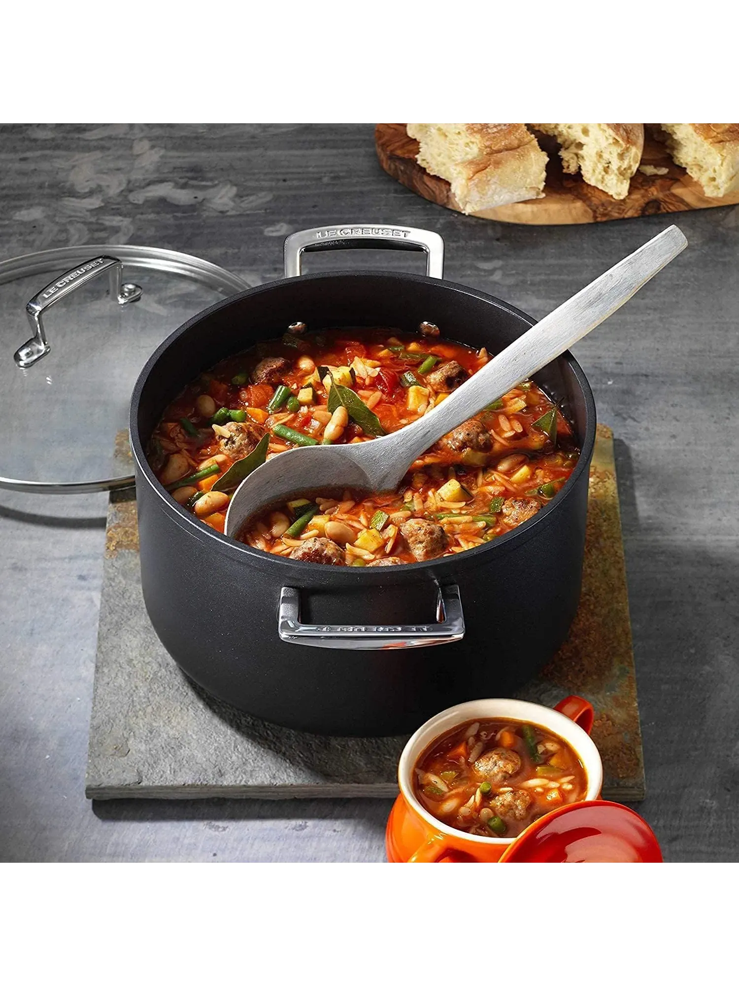 Кастрюля Le Creuset Toughened Non-Stick, 3,8 л, 20 см — изображение 2 из 2, черный