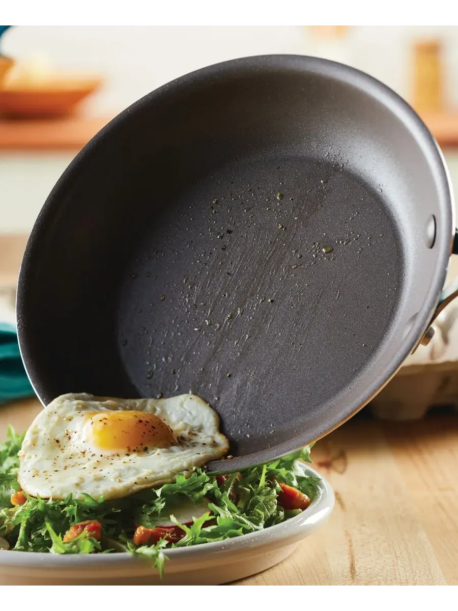 Набор из 2 алюминиевых сковородок с антипригарным покрытием Cook + Create Rachael Ray, миндальный — изображение 2 из 10