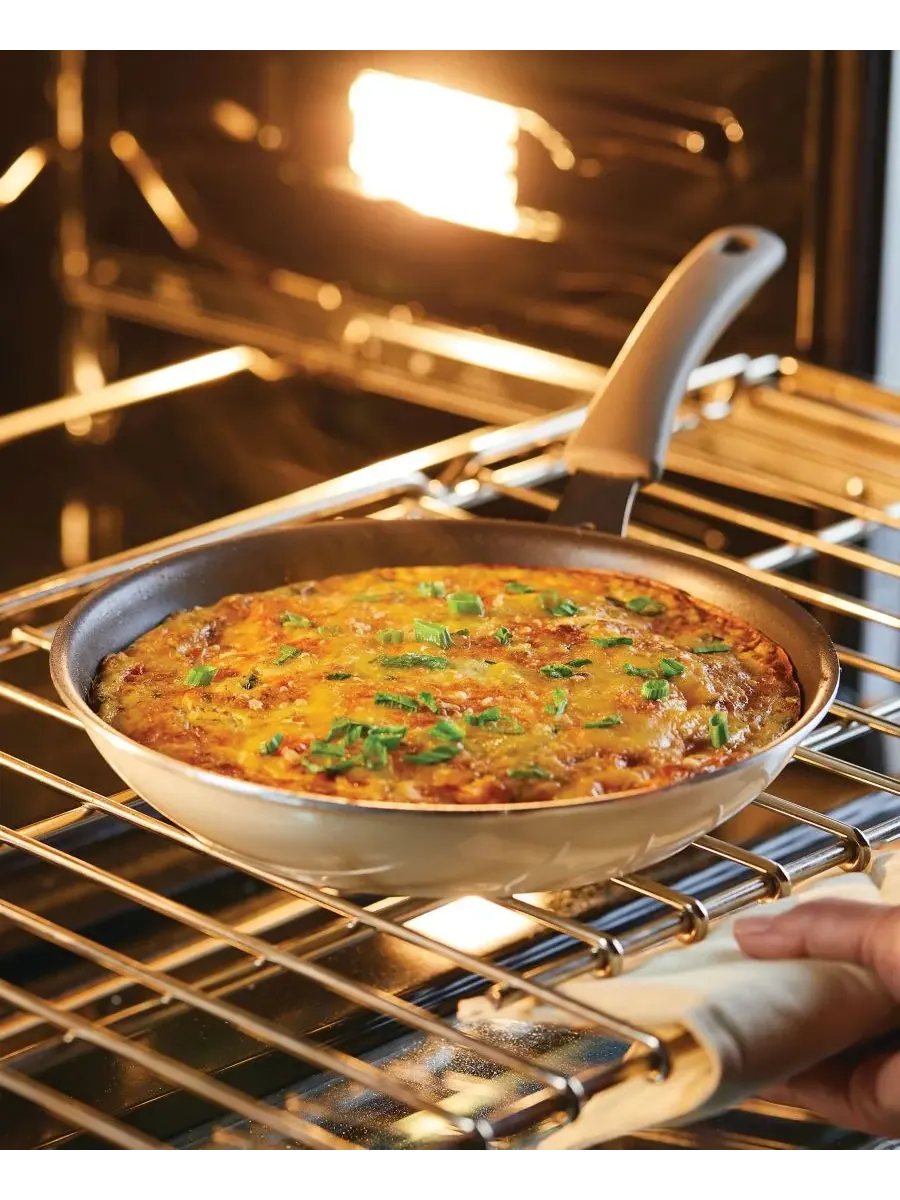 Набор из 2 алюминиевых сковородок с антипригарным покрытием Cook + Create Rachael Ray, миндальный — изображение 3 из 10