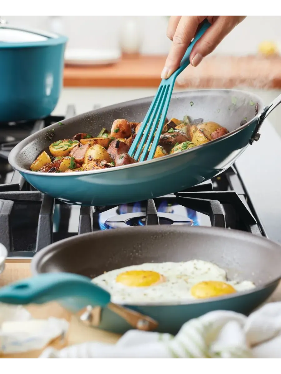 Набор из 2 алюминиевых сковородок с антипригарным покрытием Cook + Create Rachael Ray — изображение 2 из 9, синий