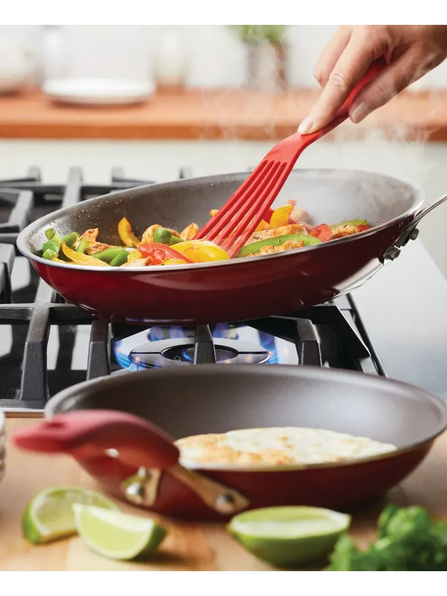 Набор из 2 алюминиевых сковородок с антипригарным покрытием Cook + Create Rachael Ray — изображение 2 из 9, красный