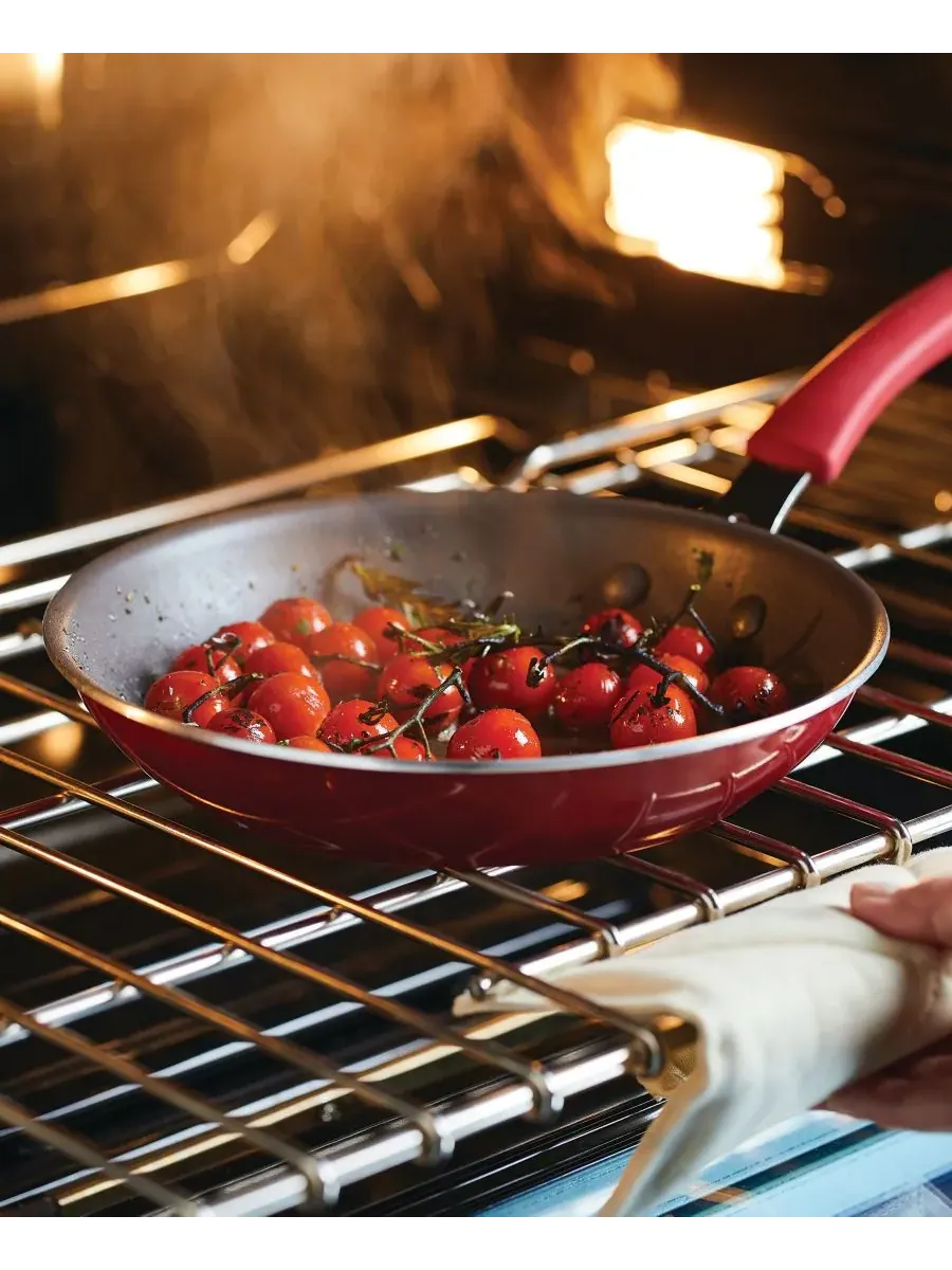 Набор из 2 алюминиевых сковородок с антипригарным покрытием Cook + Create Rachael Ray — изображение 4 из 9, красный
