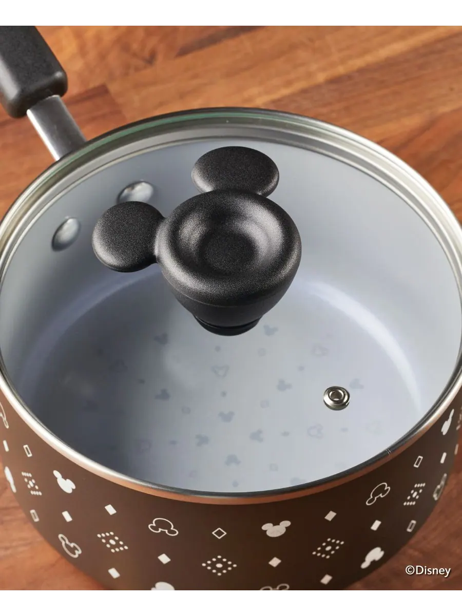 Керамическая антипригарная кастрюля Disney Monochrome объемом 2 кварты с крышкой Farberware — изображение 8 из 8, черный
