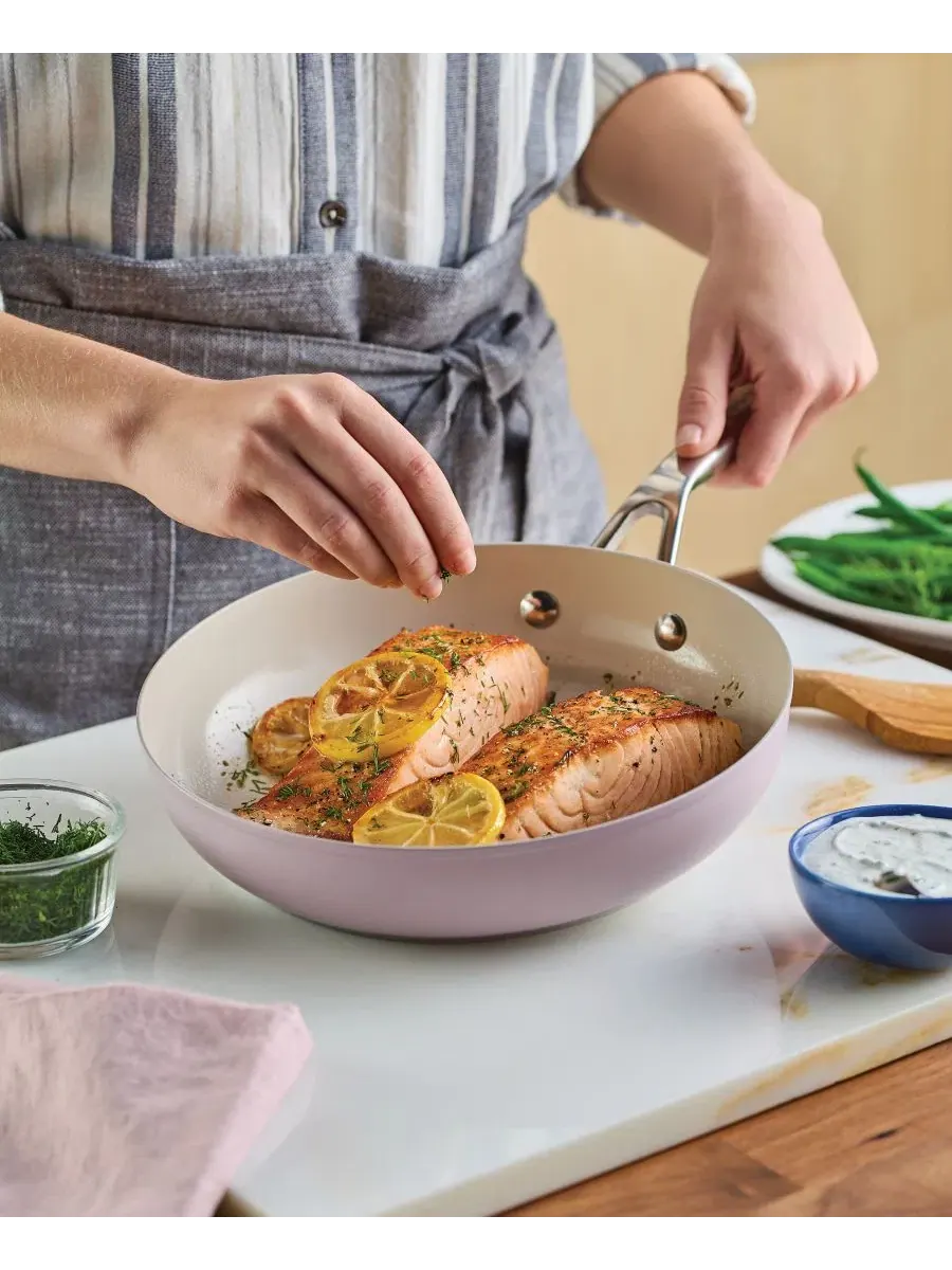 Сковорода 24 см с керамическим антипригарным покрытием KitchenAid — изображение 7 из 8, фиолетовый