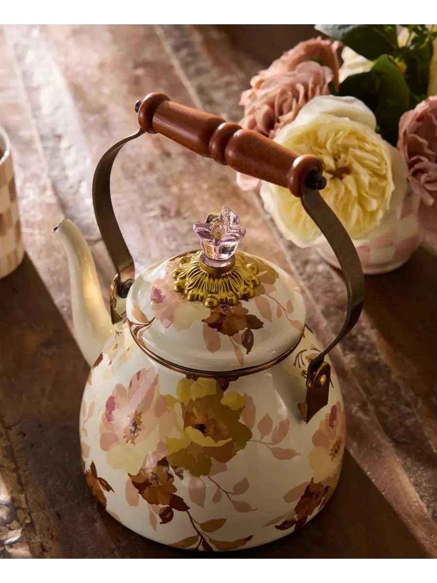 Чайник из эмалированной стали Wild Rose White 1,9 л MacKenzie-Childs — изображение 4 из 5, белый