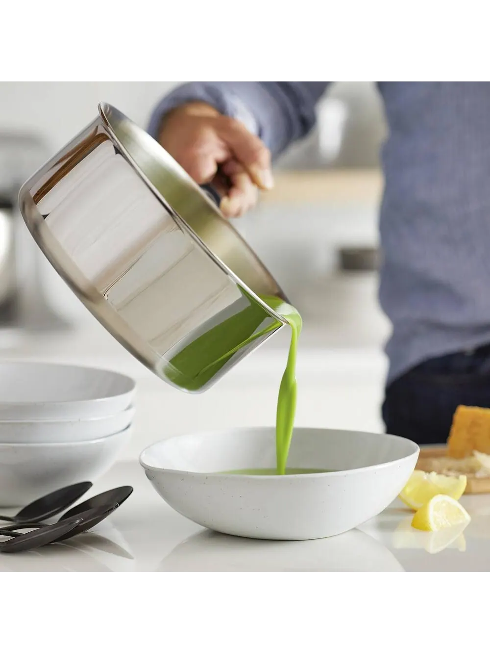 Ковш с крышкой KitchenAid 5-Ply Clad Stainless Steel, 2,8 л, Полированная сталь с черной ручкой — изображение 2 из 8