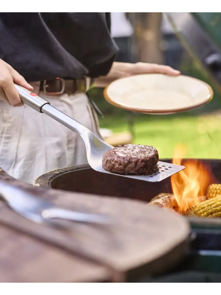 Набор инструментов для барбекю GrillOut из 4 предметов с чехлом для хранения Joseph Joseph — изображение 3 из 5, серебряный