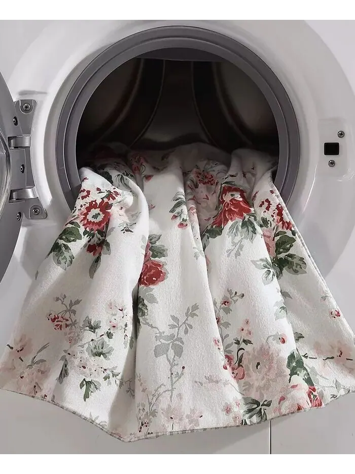 Комплект фланелевых одеял Ashfield из 2 предметов, Twin Laura Ashley — изображение 7 из 9, красный зеленый