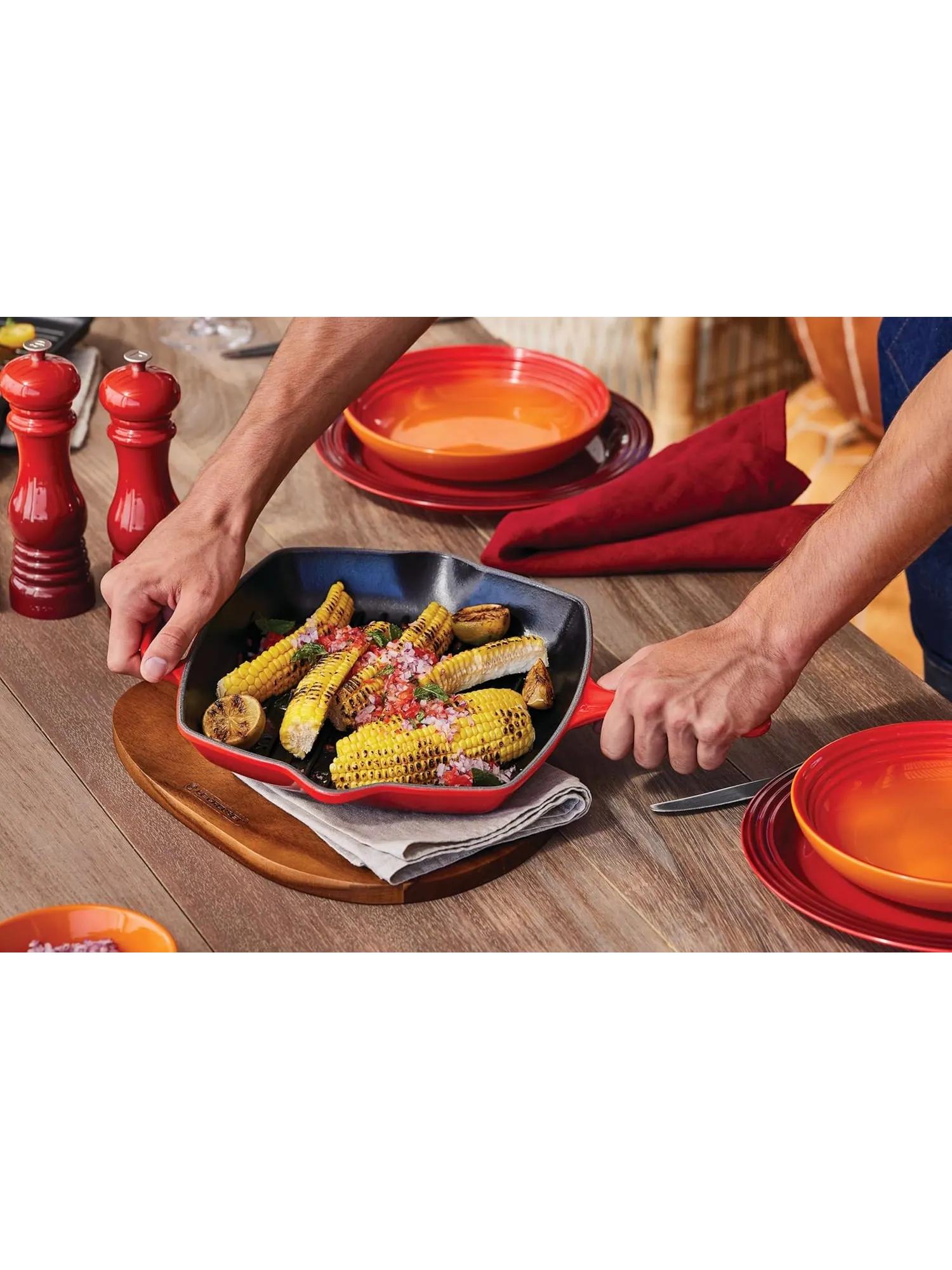 Квадратная чугунная сковорода-гриль Le Creuset с эмалированным покрытием, 26 см — изображение 6 из 8, флинт