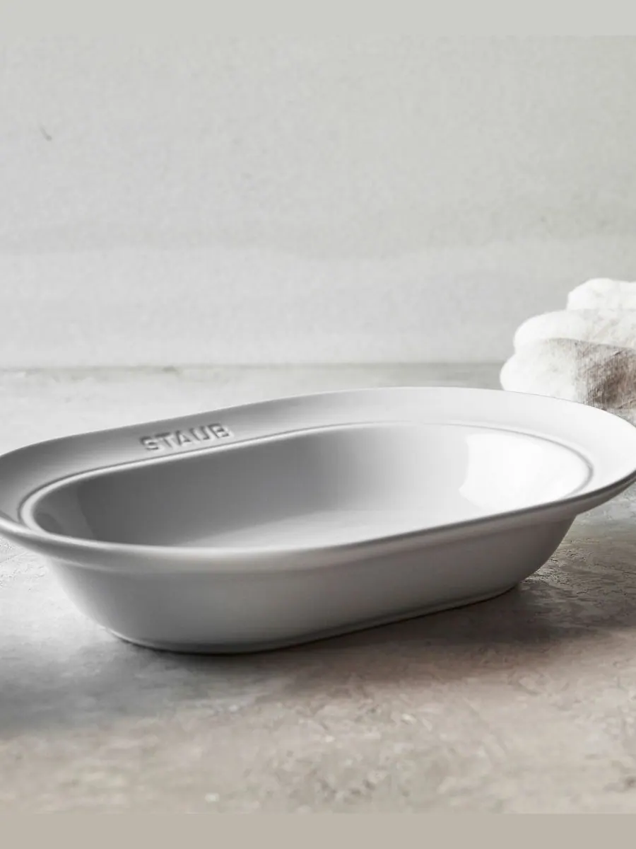 Овальное сервировочное блюдо, 10 дюймов Staub — изображение 3 из 4, белый
