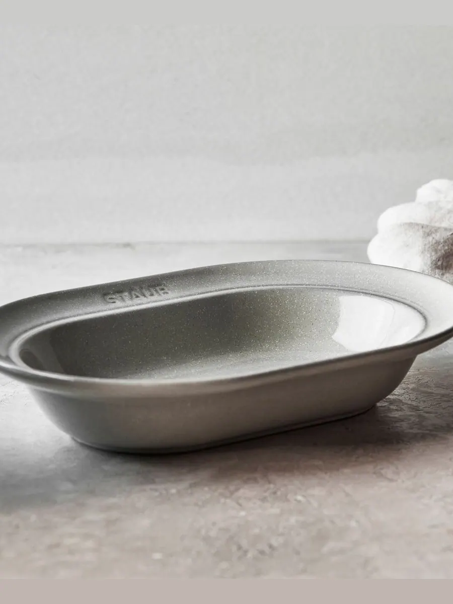 Овальное сервировочное блюдо, 10 дюймов Staub — изображение 4 из 4, белый
