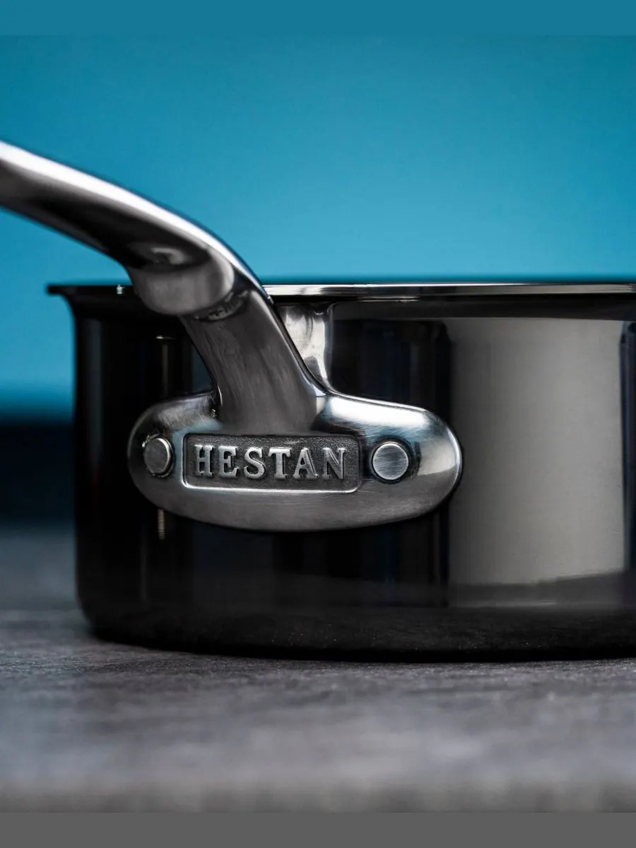 Hestan Кастрюля с крышкой NanoBond из титановой нержавеющей стали объемом 1,5 кварты — изображение 5 из 5, серебристый