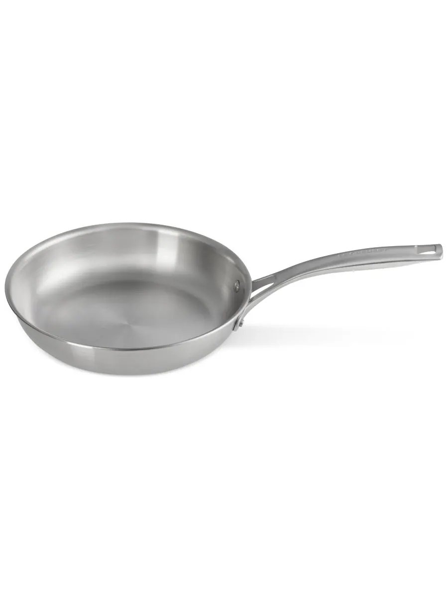 Le Creuset Неглубокая круглая сковорода из нержавеющей стали Essential, 9,5 дюймов — изображение 2 из 6, серебристый
