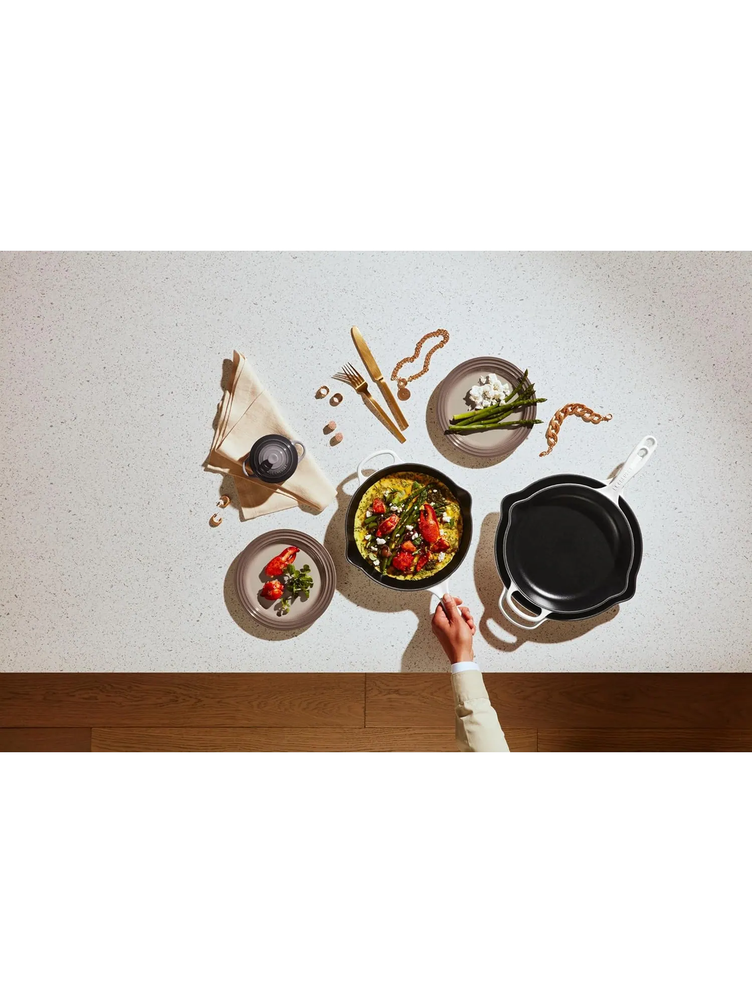 Сковорода чугунная Le Creuset Signature с эмалированным покрытием, 26 см — изображение 6 из 8, белый