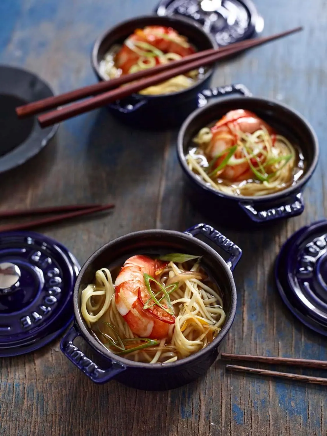 Набор кокотниц Staub Mini Round Ceramic, 3 предмета, 10 см, 0.25 л — изображение 4 из 6, синий