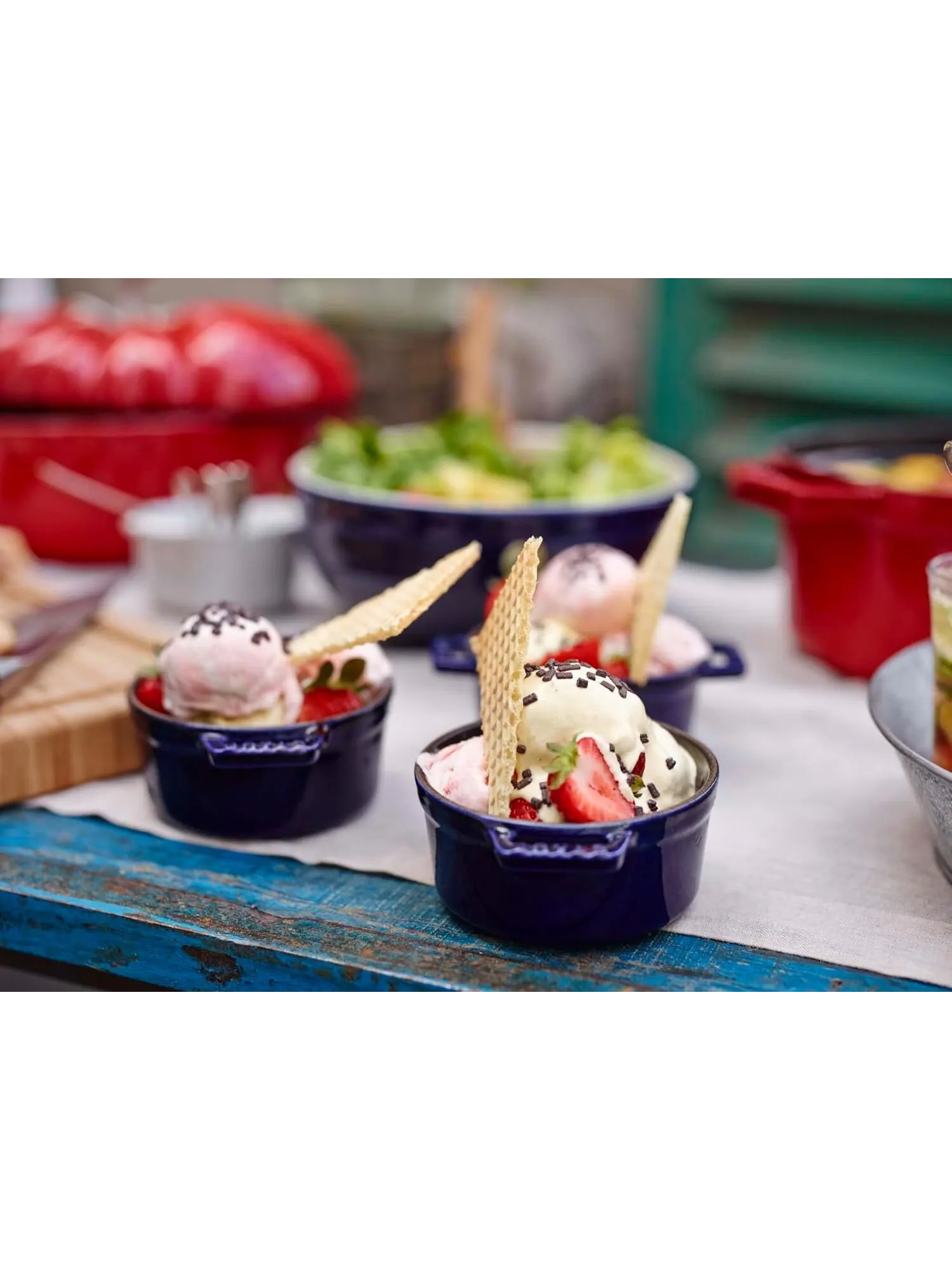 Набор кокотниц Staub Mini Round Ceramic, 3 предмета, 10 см, 0.25 л — изображение 5 из 6, синий