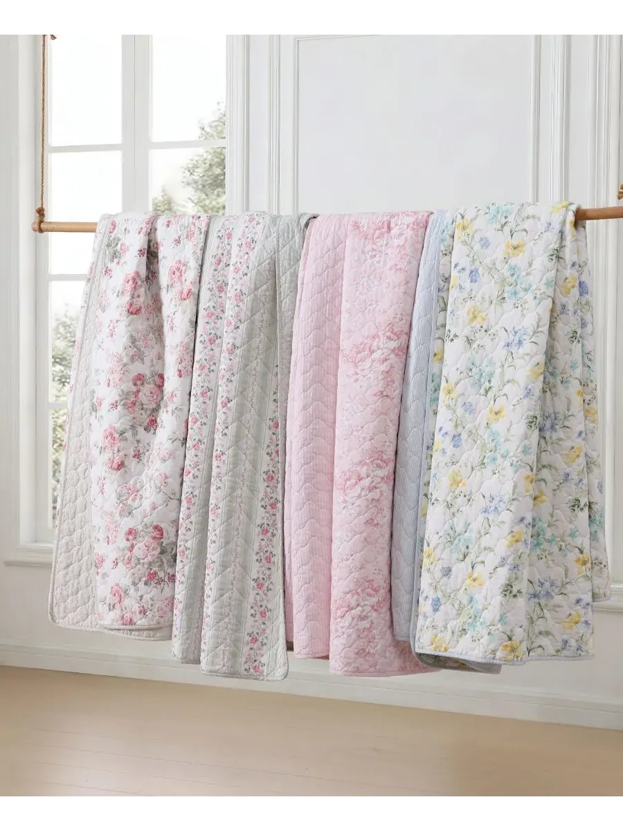 Двустороннее одеяло Rosebud Stripe, 3 предмета, размер Full/Queen Laura Ashley — изображение 8 из 8, светлый зеленый