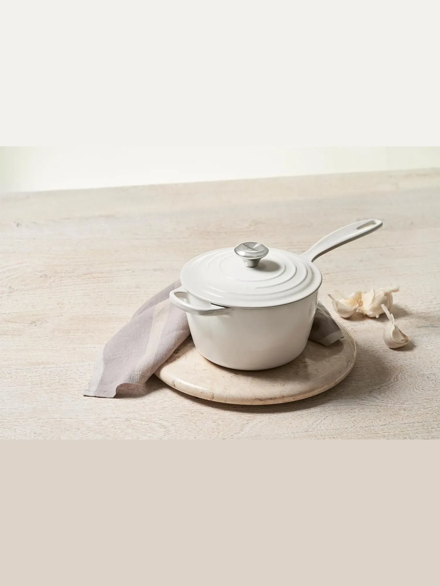 Ковш чугунный Le Creuset Signature, 1,5 л, 16 см — изображение 6 из 7, белый