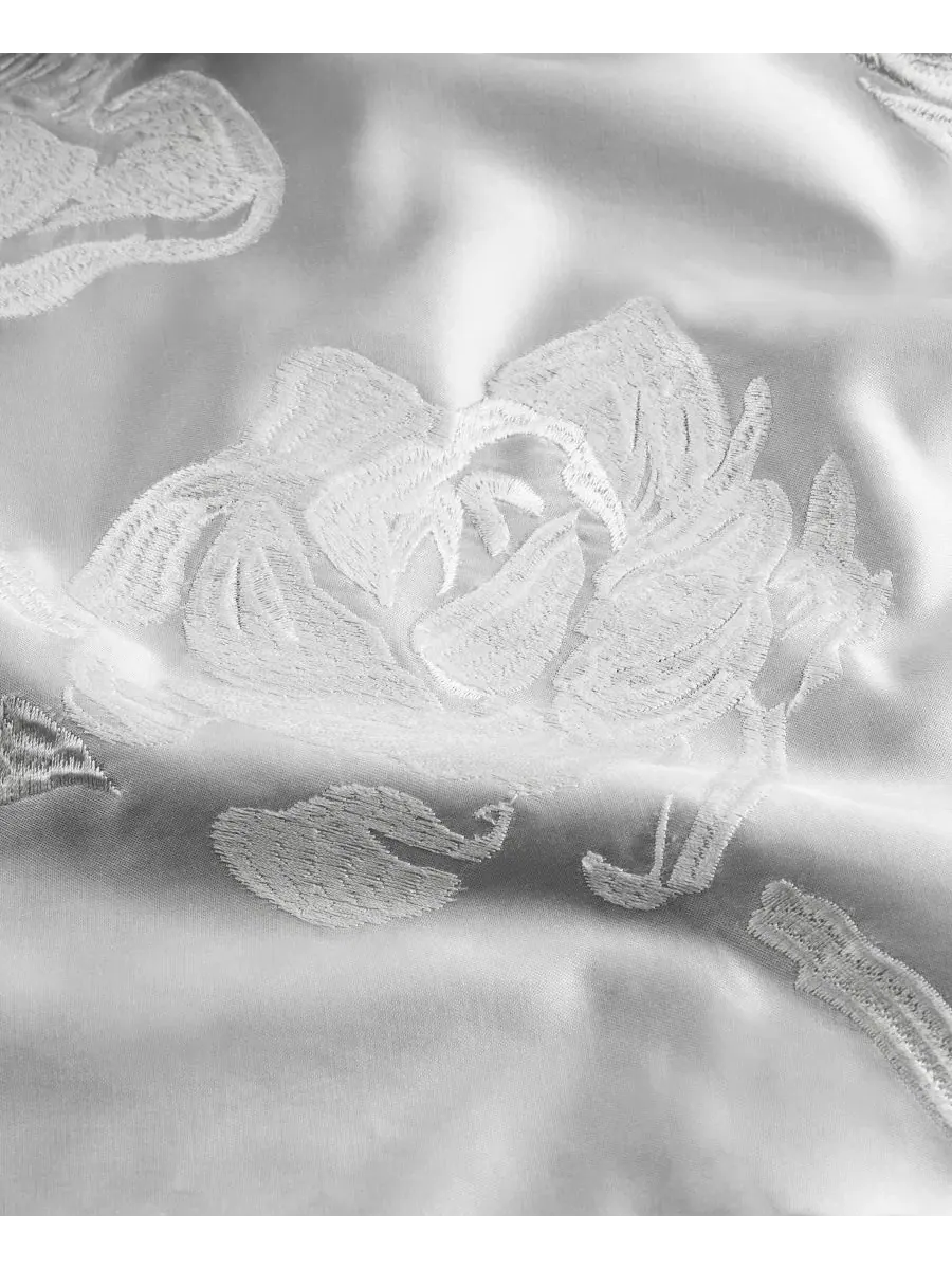 Пододеяльник Gardenia Hand-Enameled Floral Michael Aram — изображение 2 из 6, серый белый