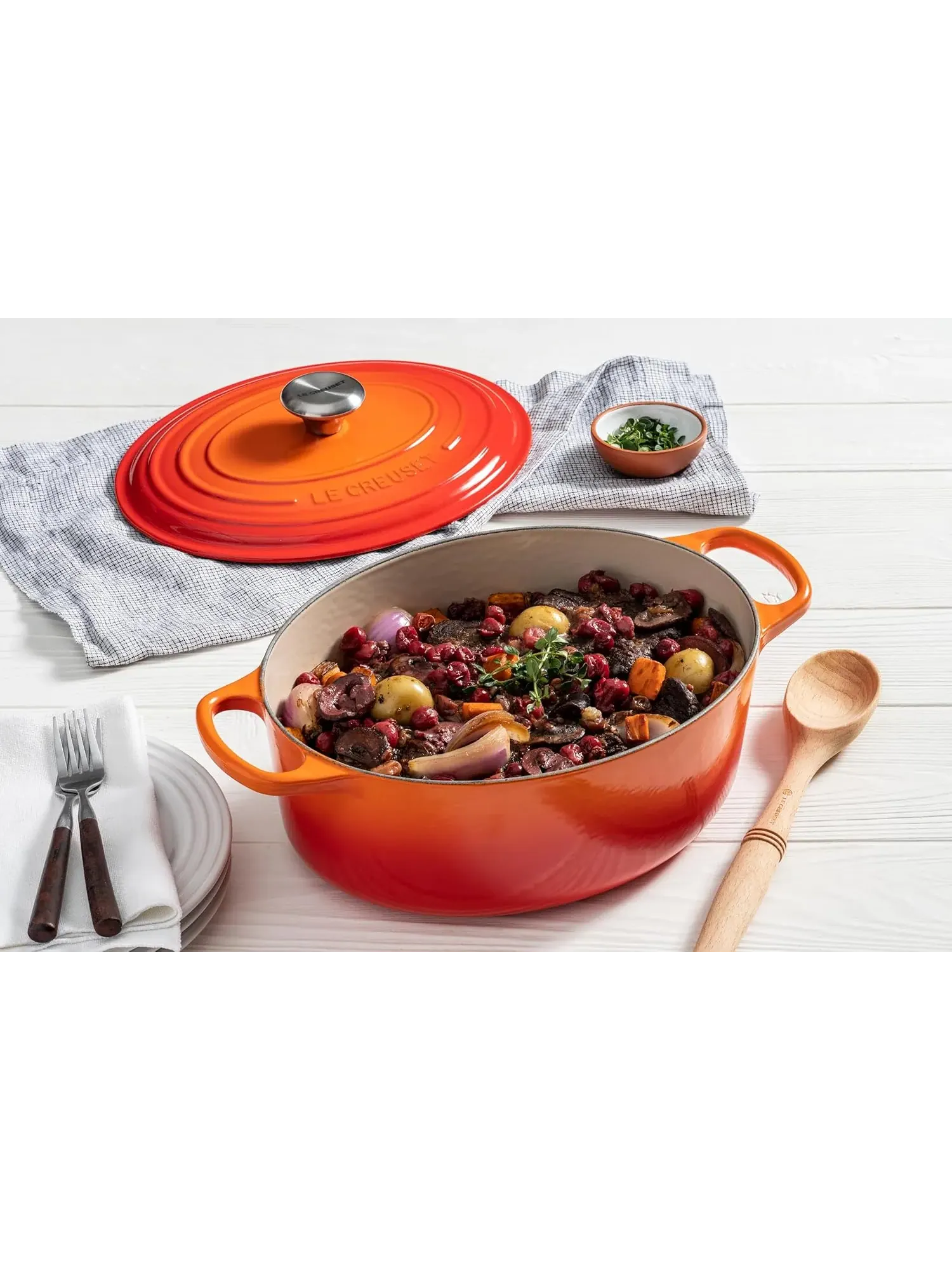 Кастрюля овальная Le Creuset Signature, 4,7 л, 29 см — изображение 5 из 7, оранжевый