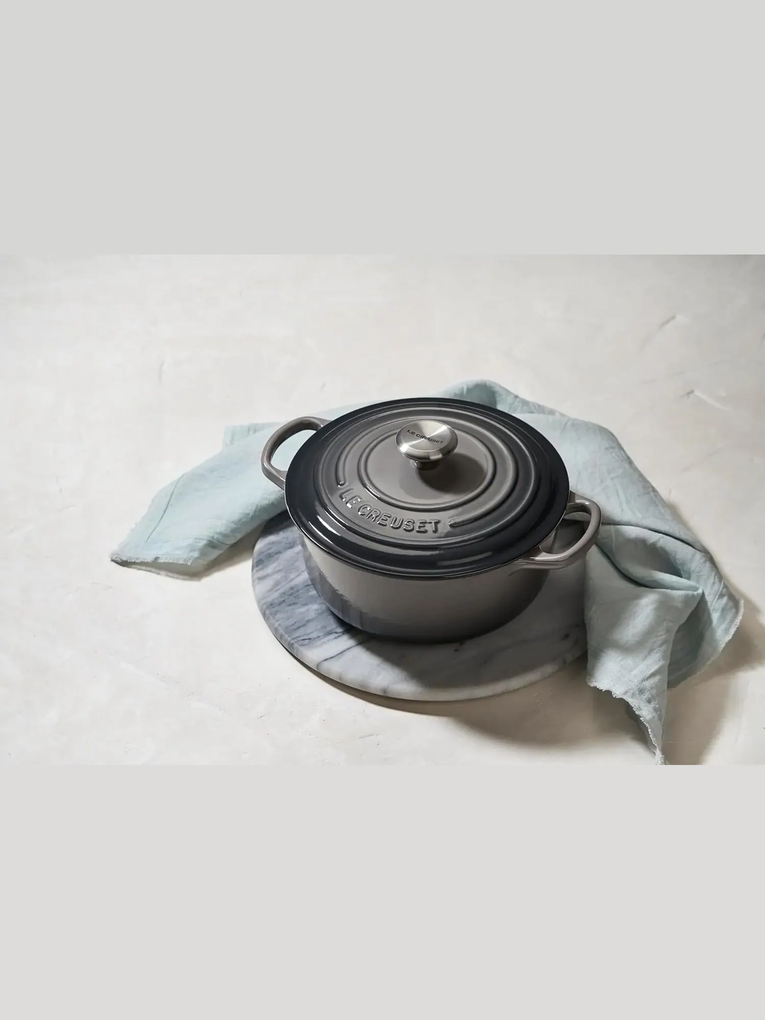 Кастрюля круглая Le Creuset Signature, 1,8 л, 18 см — изображение 7 из 9, устрица