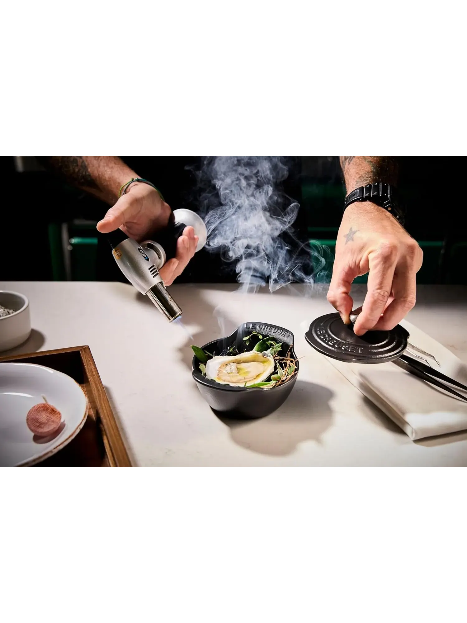 Набор мини-кокотов Le Creuset с крышками, 4 предмета, 11 см, 0,3 л — изображение 6 из 9, черный
