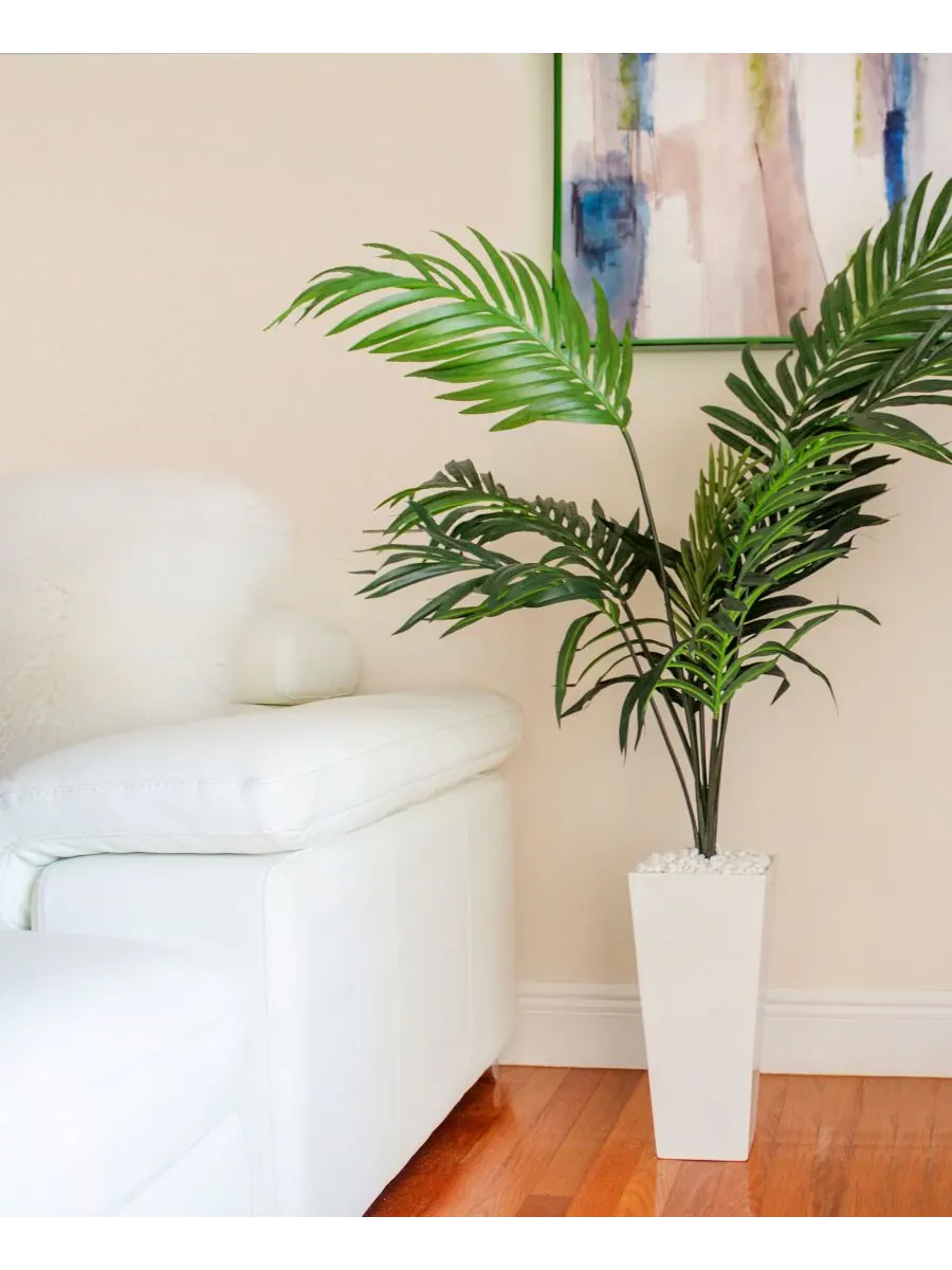 Искусственная пальма Кентия высотой 4,5 фута в белом кашпо Tower Planter Nearly Natural — изображение 4 из 6, зеленый
