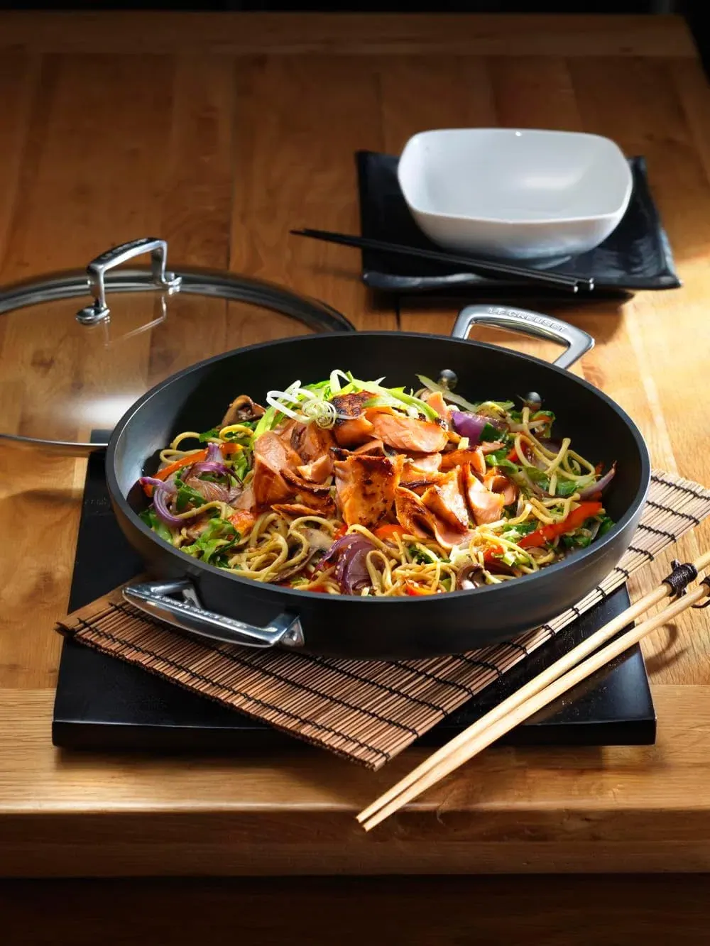 Сотейник Le Creuset Toughened Non-Stick, 30 см, 3,7 л — изображение 5 из 8, черный