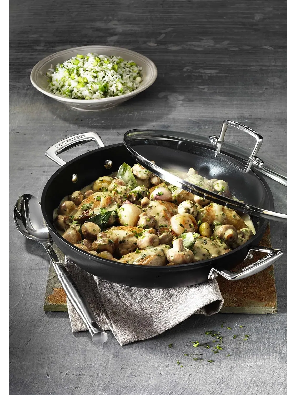 Сотейник Le Creuset Toughened Non-Stick, 30 см, 3,7 л — изображение 6 из 8, черный