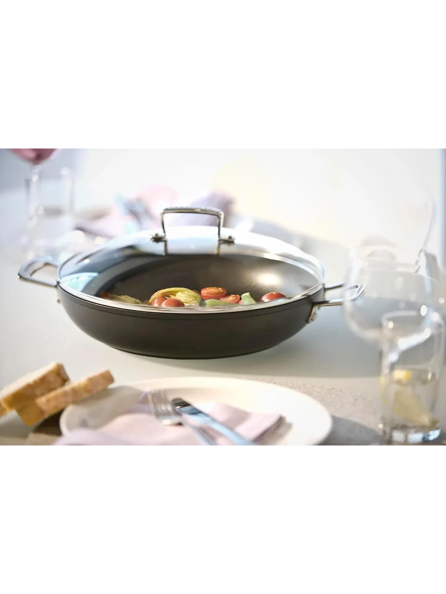 Сотейник Le Creuset Toughened Non-Stick, 30 см, 3,7 л — изображение 7 из 8, черный