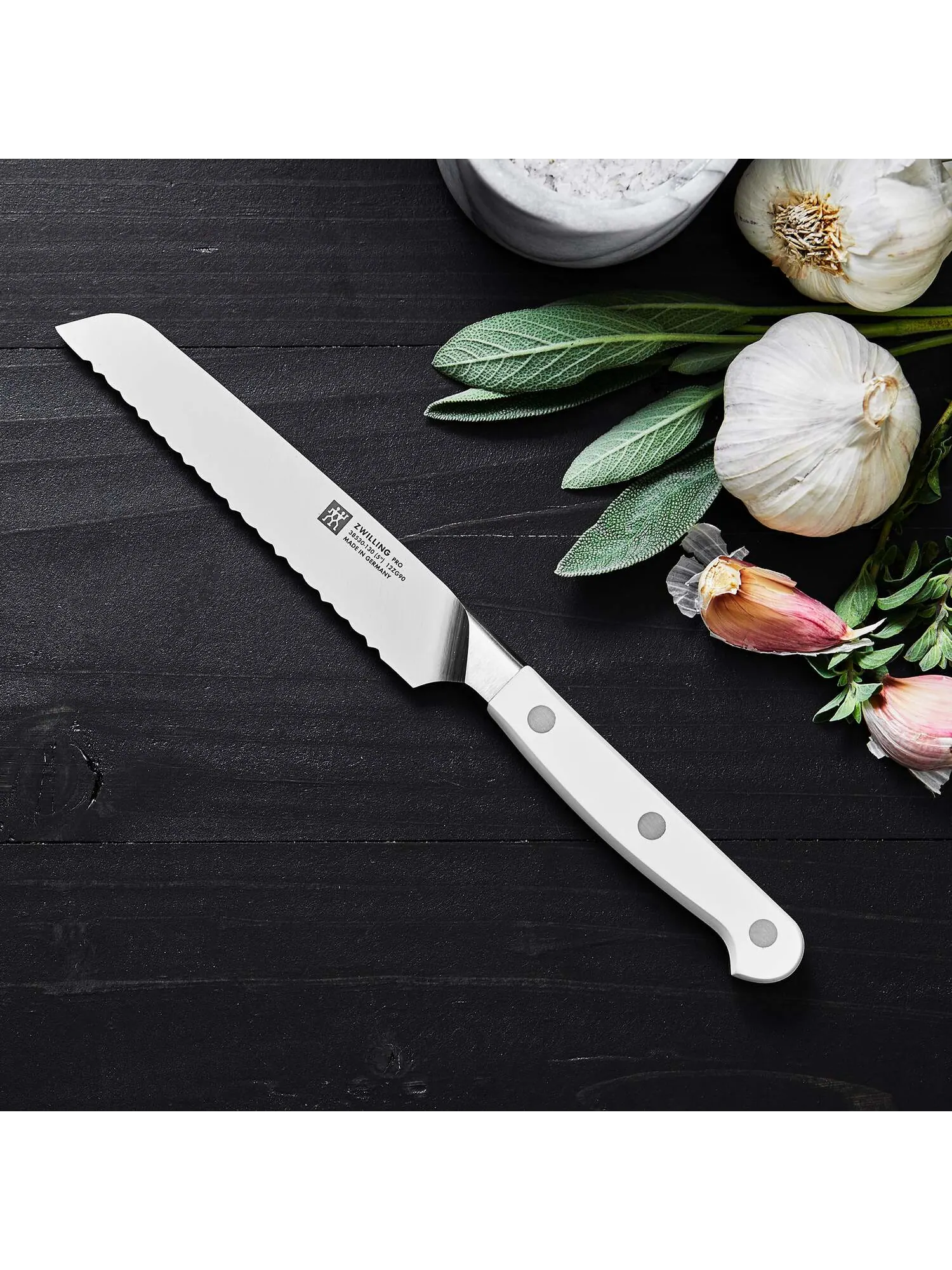 Нож универсальный ZWILLING Pro Le Blanc с серрейторной заточкой, 13 см — изображение 2 из 3, белый