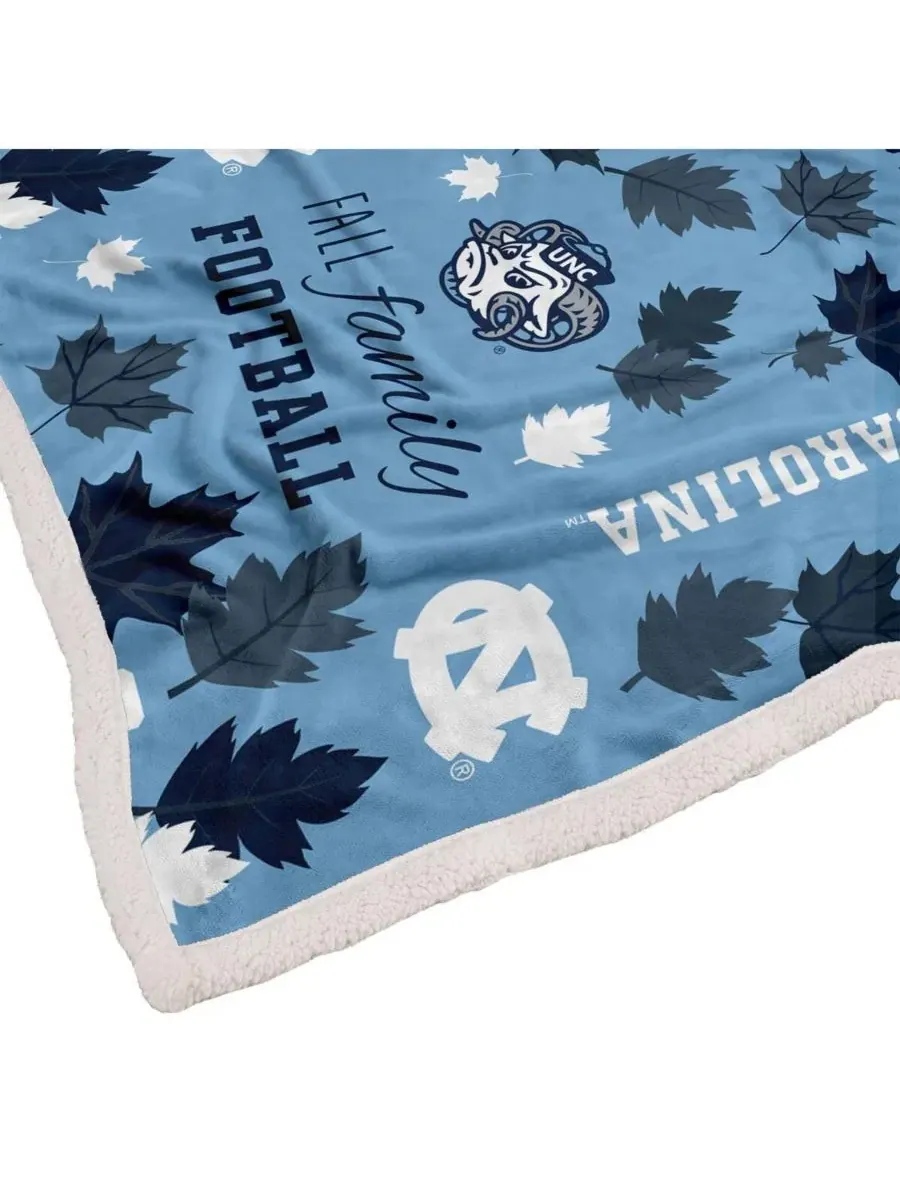 Осеннее флисовое одеяло Sherpa с символикой команды North Carolina Tar Heels, размер 152 x 178 см — изображение 2 из 3