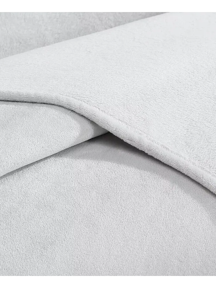 Основные плюшевые однотонные одеяла Calvin Klein — изображение 2 из 6, светлый серый