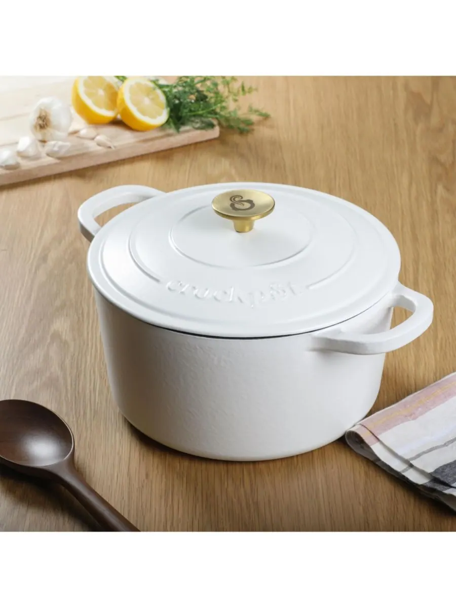 Круглая чугунная кастрюля Crock-Pot Artisan объемом 5 кварт (5 литров) - матовый пыльно-розовый — изображение 8 из 10
