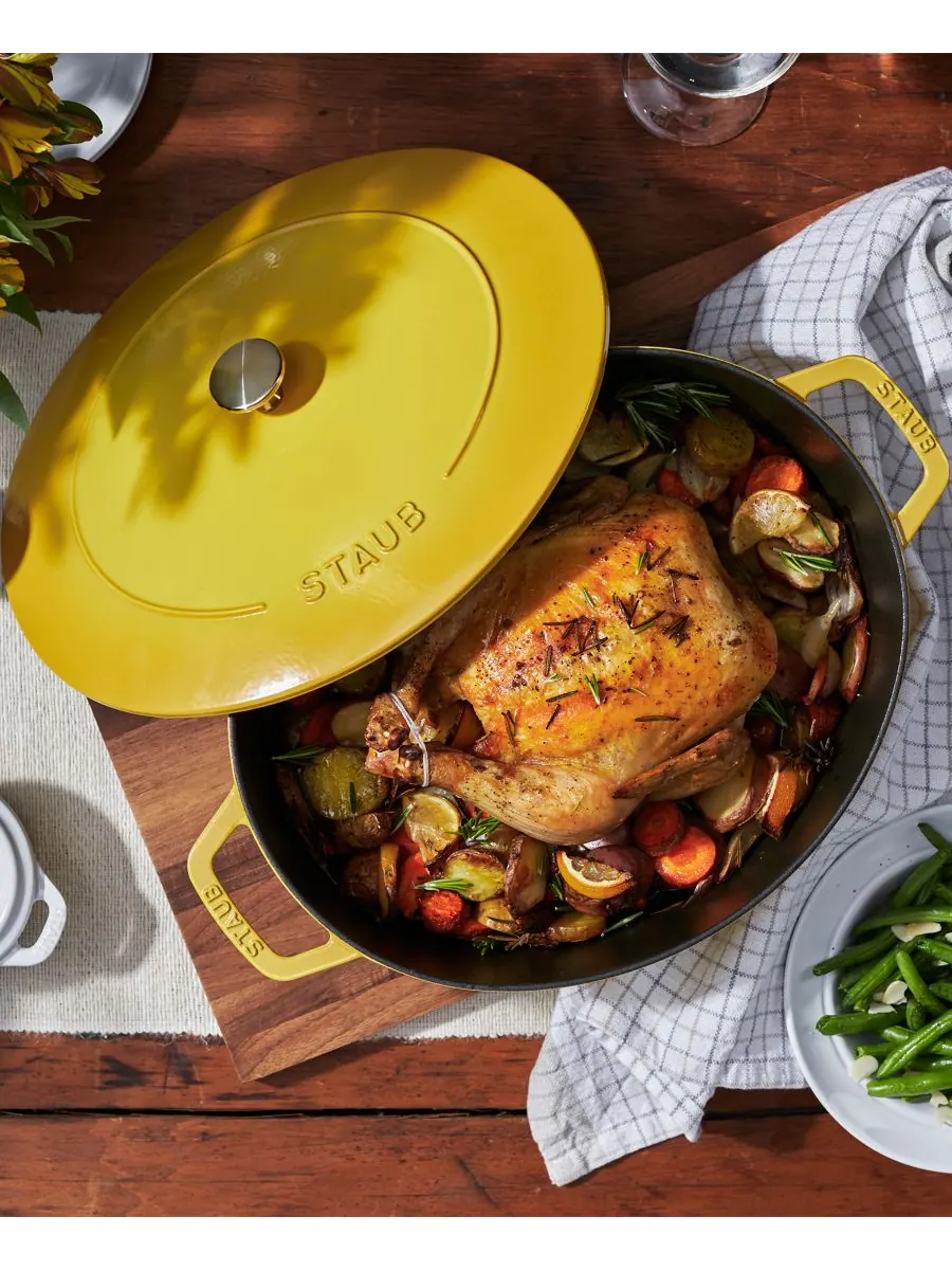 Овальная чугунная утятница Staub Wide, 31 см, 5.9 л — изображение 8 из 9, желтый