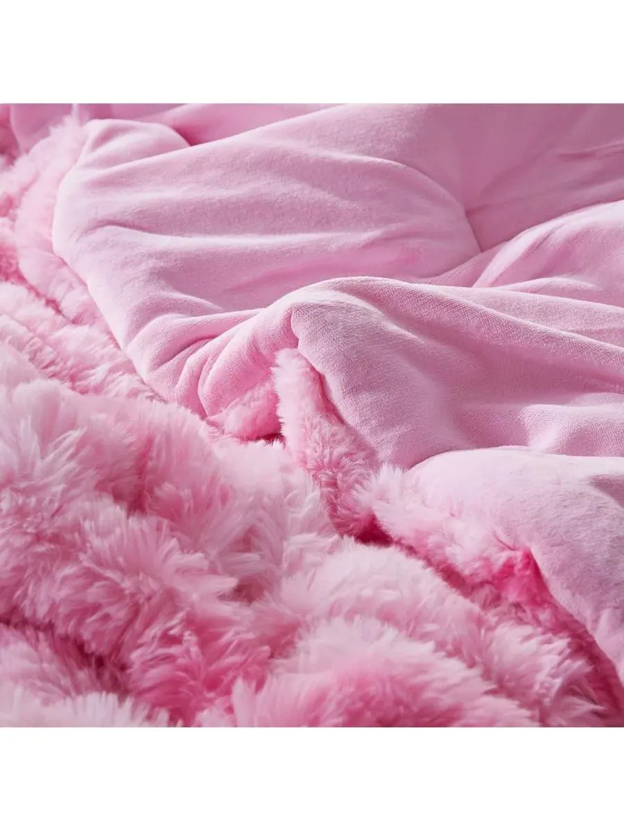 Одеяло-комфортер Oversized с имитацией кроличьего меха Snowball Chunky Bunny Coma Inducer — изображение 4 из 4, розовый