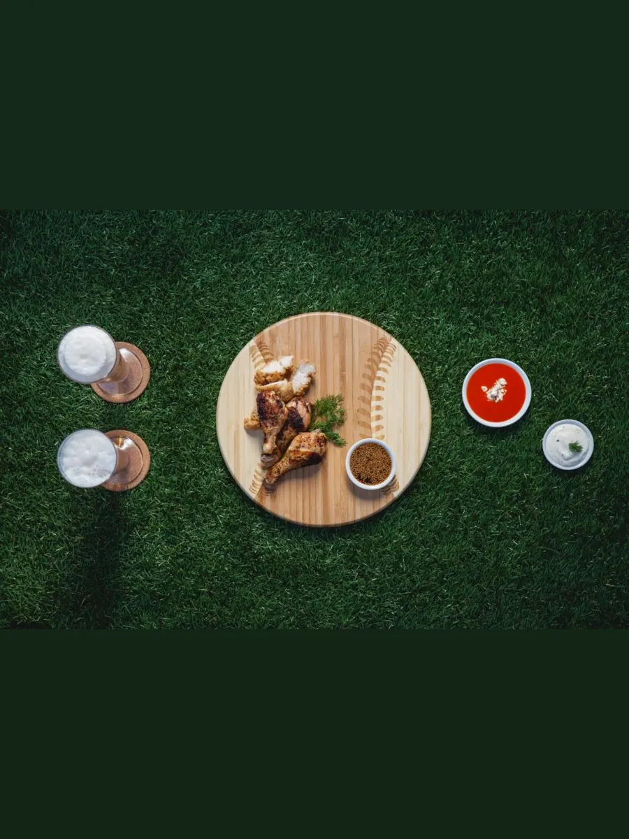 Разделочная доска и поднос Toscana от Home Run! в бейсбольном стиле Picnic Time — изображение 9 из 10, коричневый