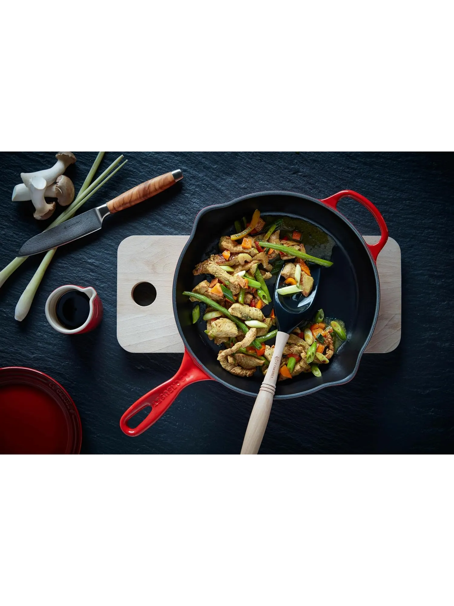 Сковорода чугунная Le Creuset Signature с эмалированным покрытием, 26 см — изображение 7 из 7, вишневый