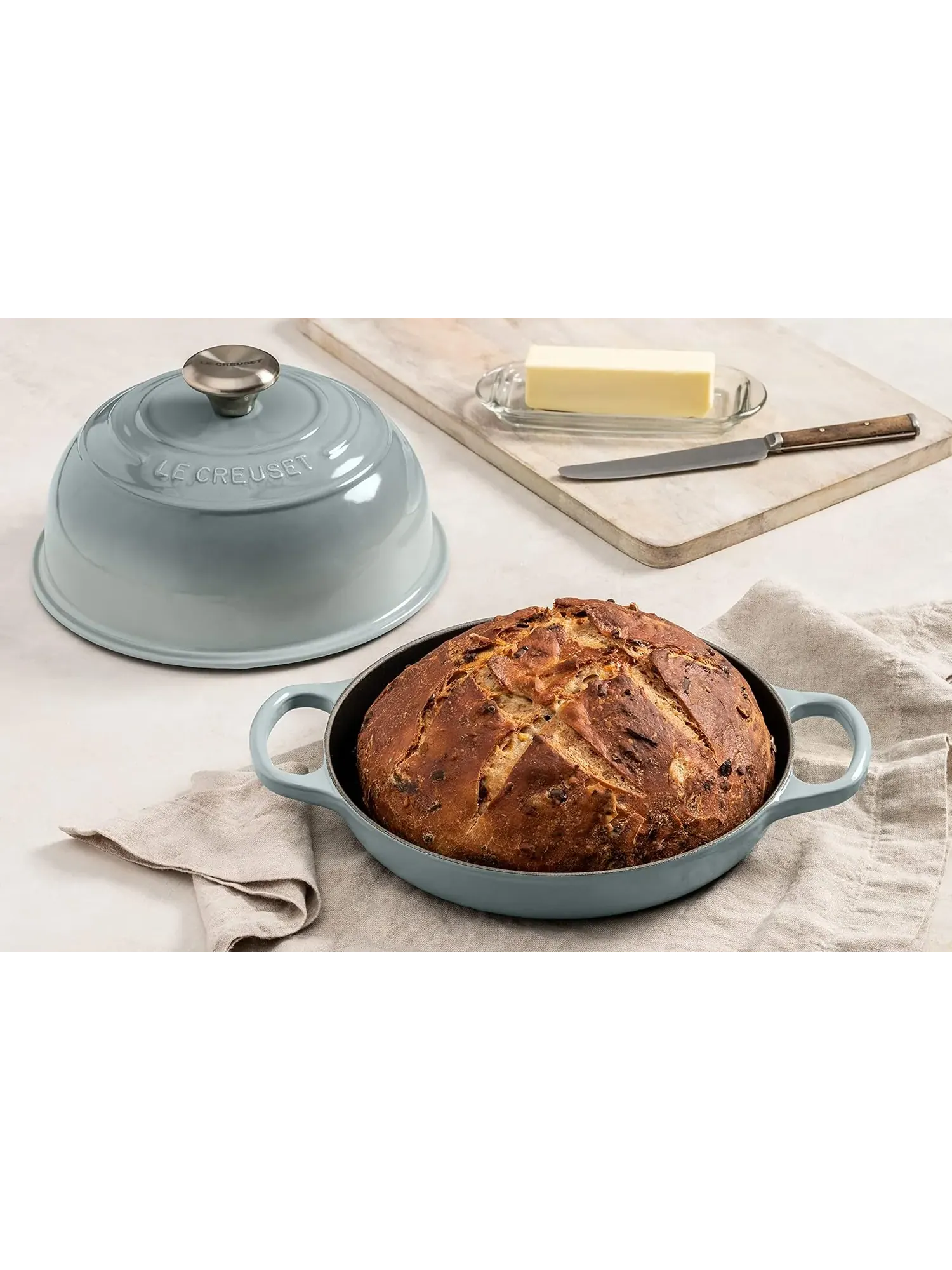 Форма для выпечки Le Creuset Enameled Cast Iron Signature Round Bread Oven, 1,6 л, 24 см — изображение 6 из 7, морская соль