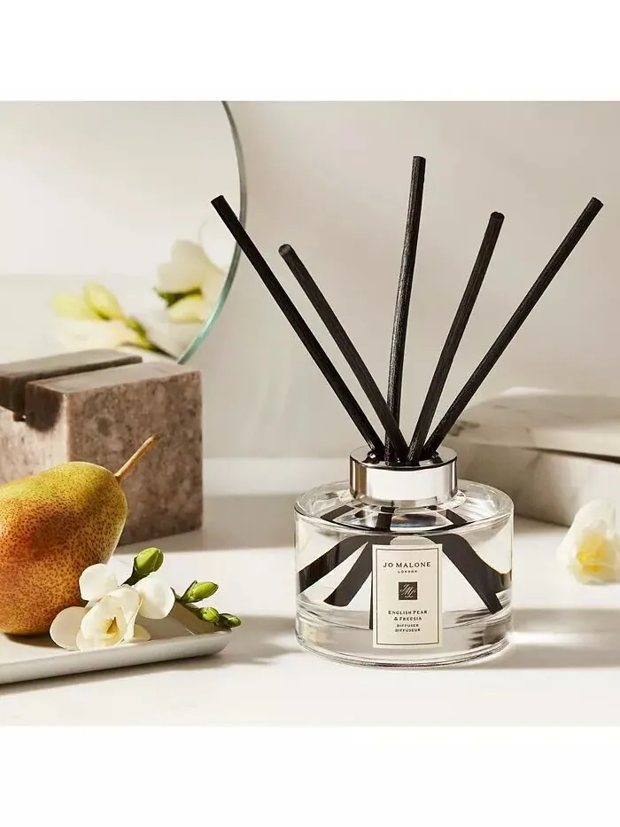 Объемный диффузор с ароматом английской груши и фрезии, 5,6 унции Jo Malone London — изображение 2 из 4