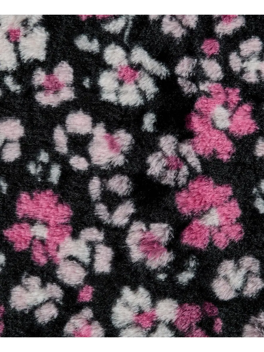Плед из искусственного кроличьего меха с принтом, 70 x 50 дюймов Betsey Johnson, Leopard Rosettes — изображение 4 из 5
