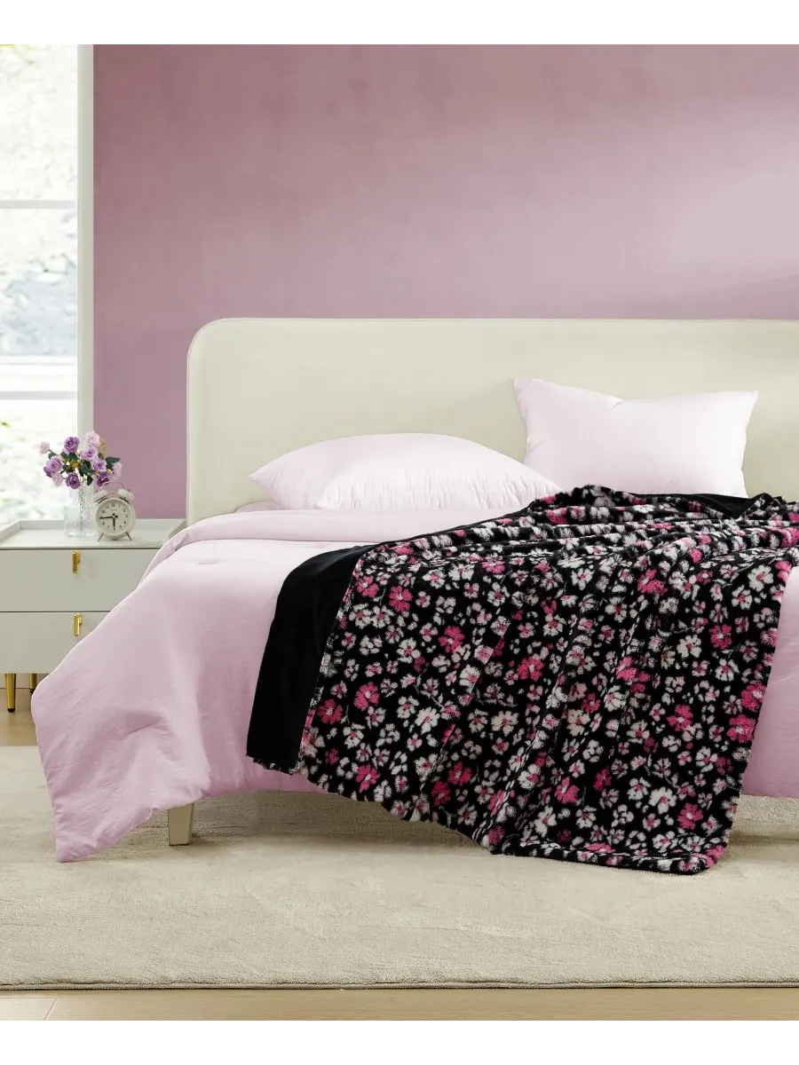 Плед из искусственного кроличьего меха с принтом, 70 x 50 дюймов Betsey Johnson, Leopard Rosettes — изображение 5 из 5
