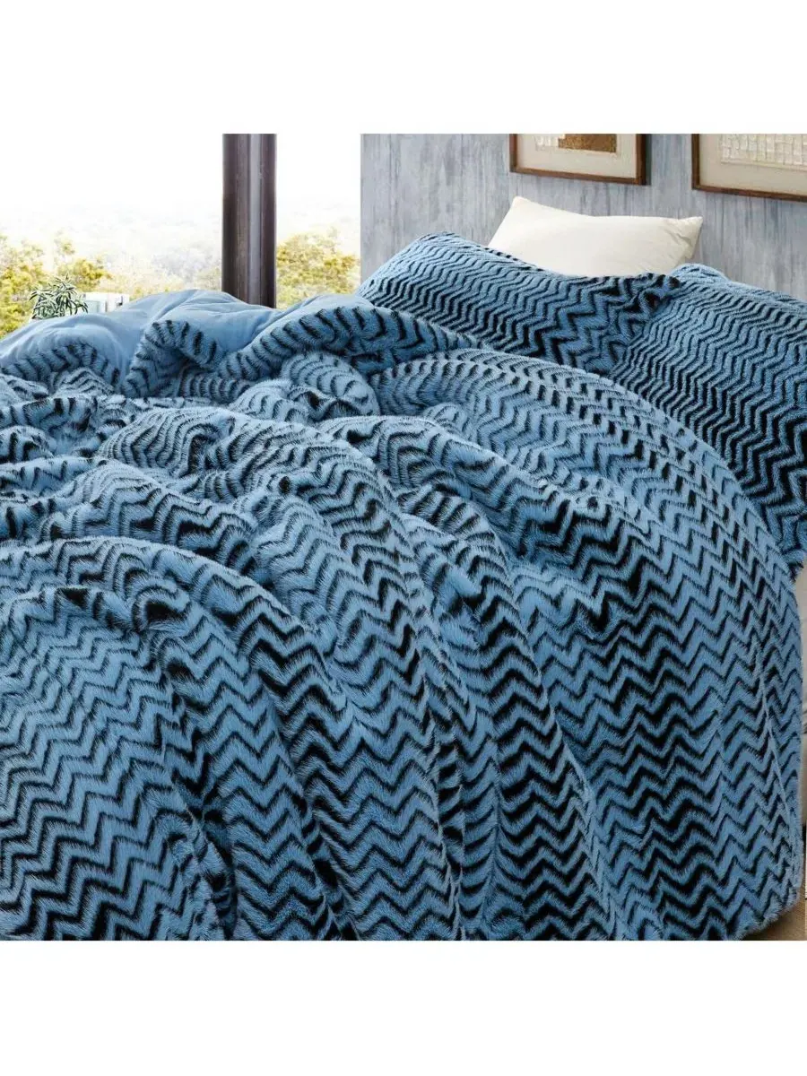 Пушистый комплект одеял Peak of Plush Oversized Coma Inducer, Glacier Lake — изображение 3 из 4
