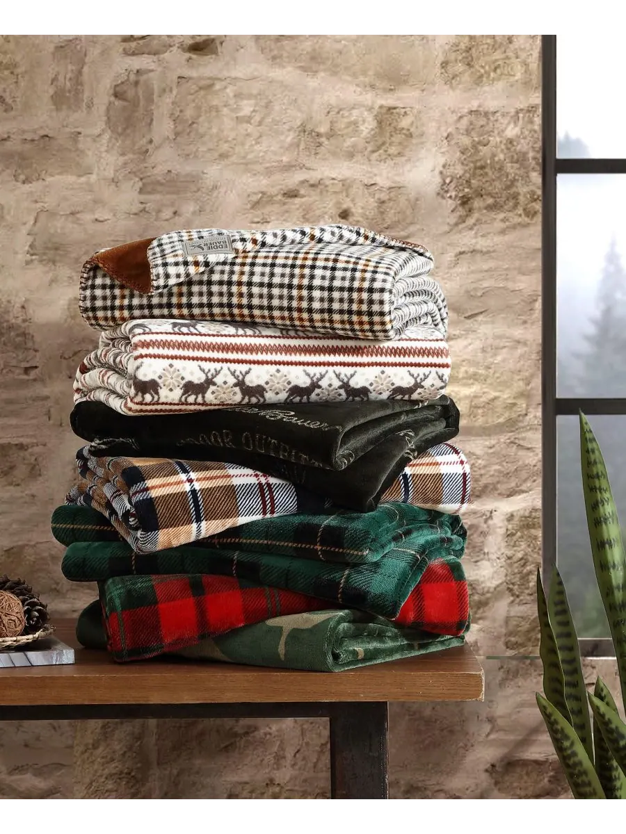 Плед из мягкой фланели с принтом, 70 x 60 дюймов Eddie Bauer, Northern Snowflake — изображение 8 из 9