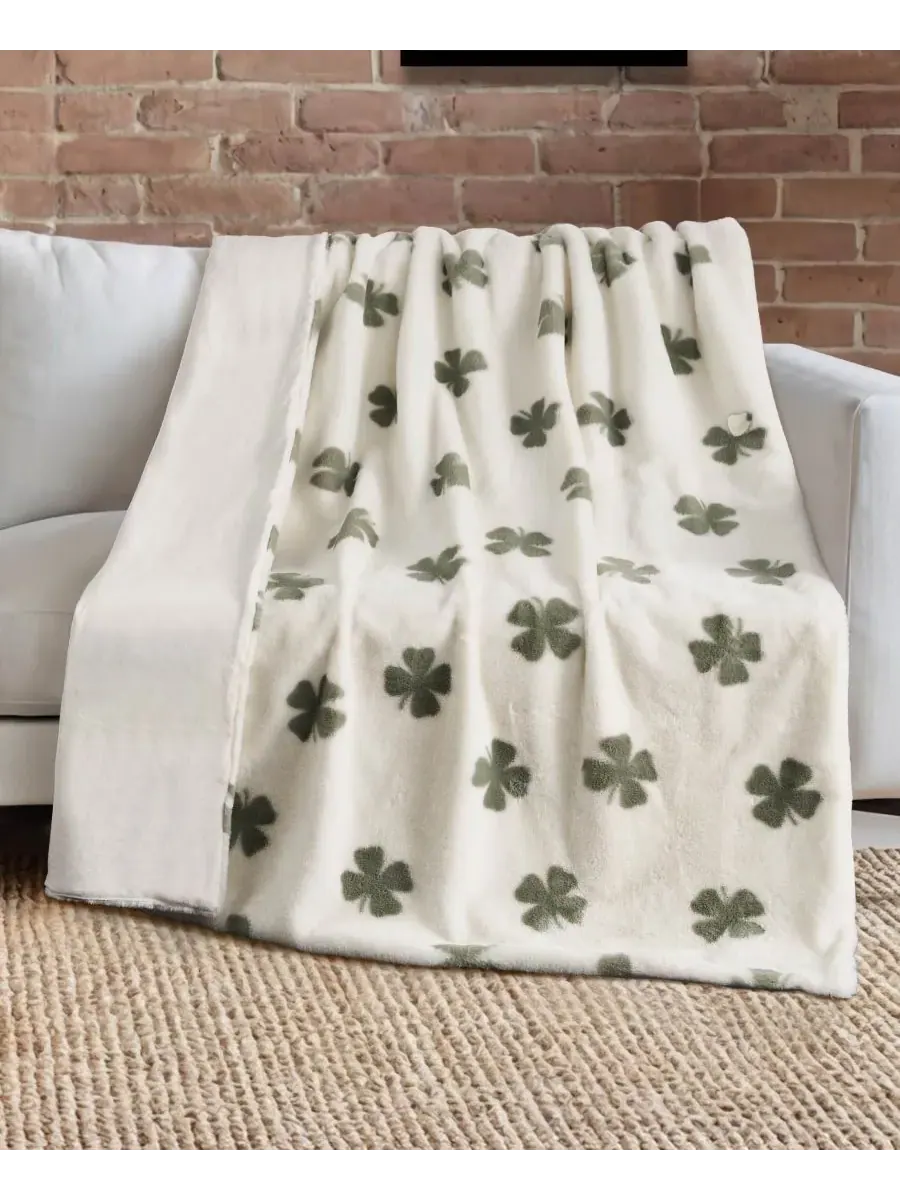 Плед Clover Toss из искусственного меха, 127 x 178 см Lucky Brand, Clover Toss — изображение 2 из 5