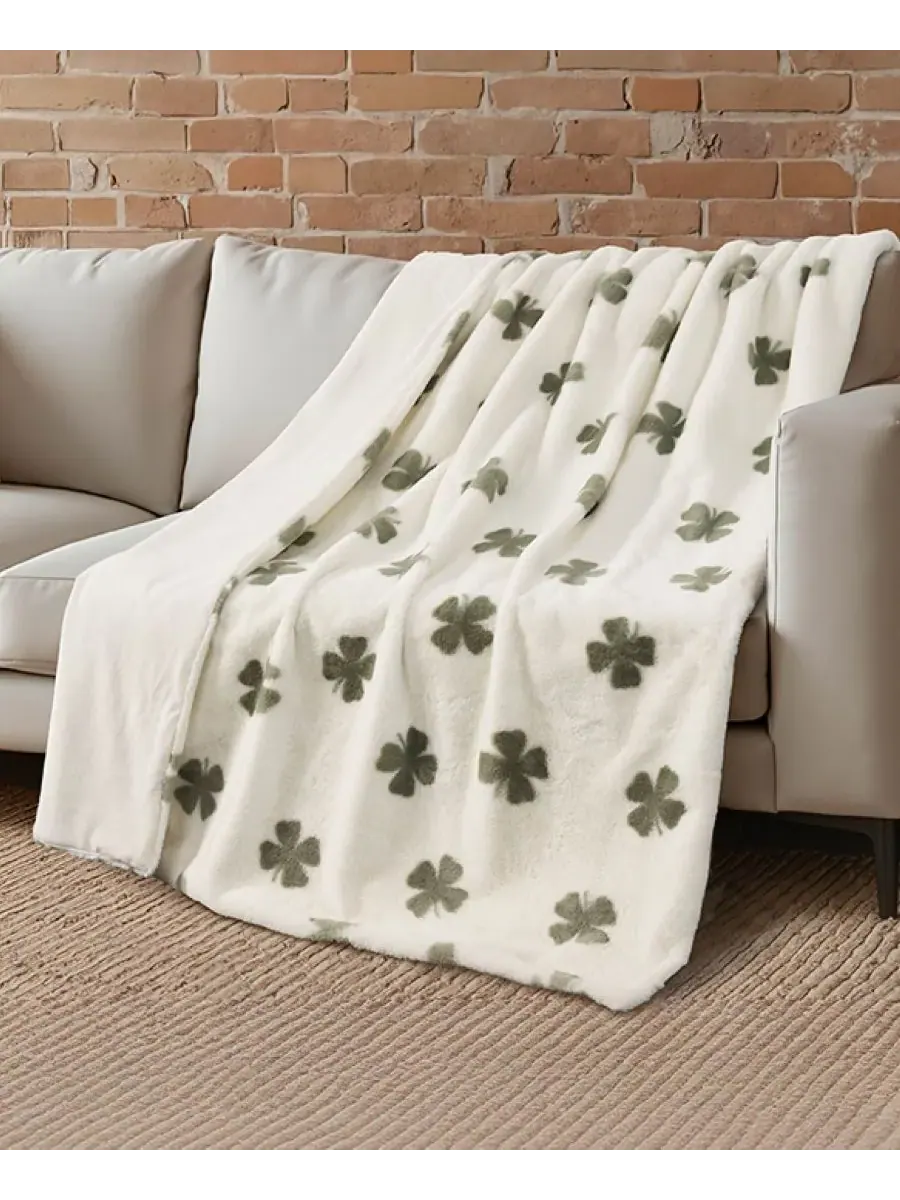 Плед Clover Toss из искусственного меха, 127 x 178 см Lucky Brand, Clover Toss — изображение 5 из 5